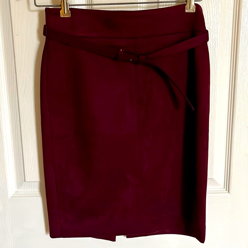 Burgundy faux suede skirt. Ann Taylor 0P